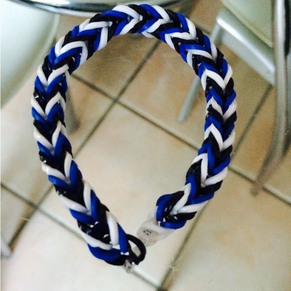 BLACK, DARK BLUE ,AND WHITE RUBBER BAND BRACELET